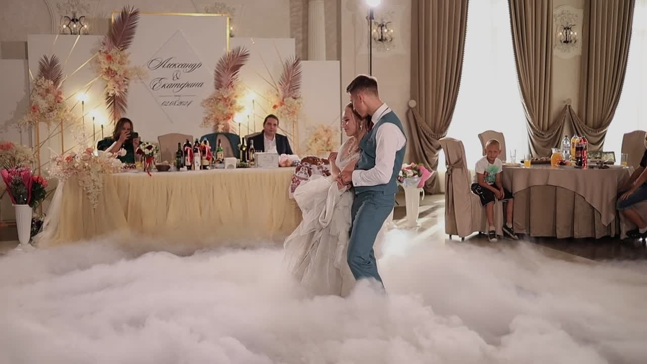 Первый танец молодожен. Свадебный видеограф AlexFilms в Воронеже и по всей России