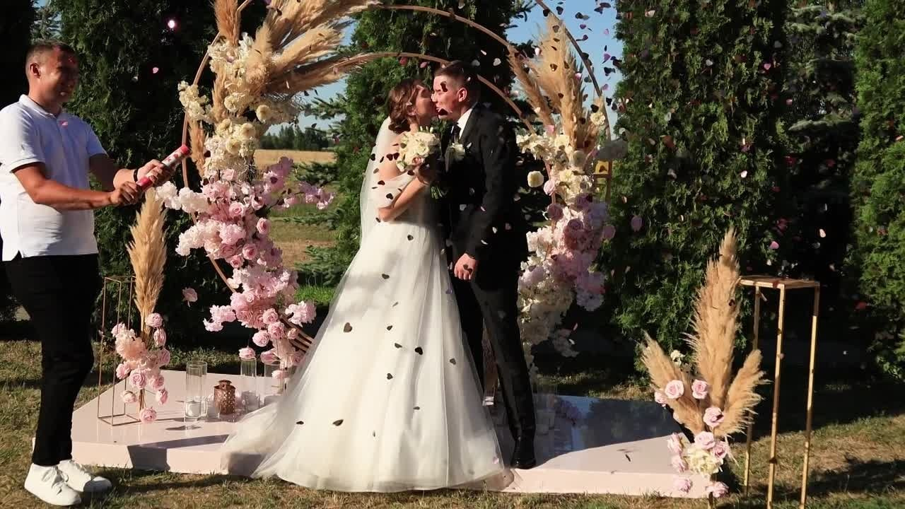 Видеосьемка свадебных выездных церемоний. Свадебный видеограф AlexFilms в Воронеже и по всей России