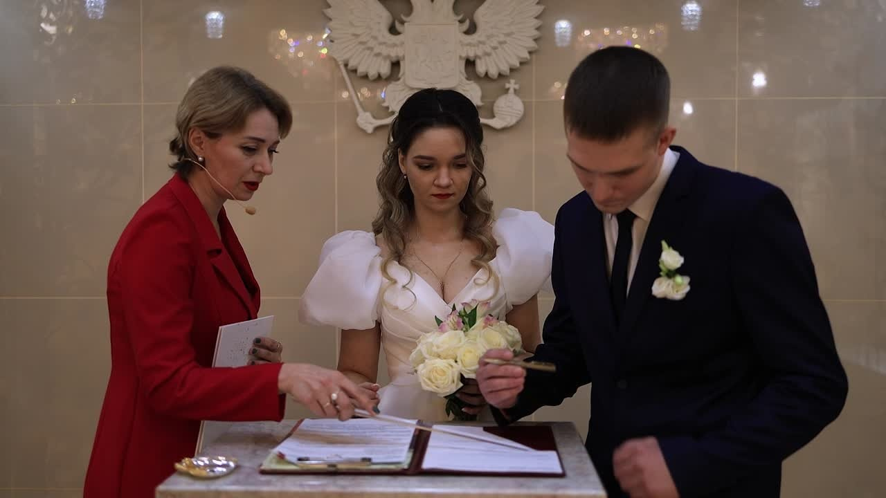 Здесь представленны видео с Загсов. Свадебный видеограф AlexFilms в Воронеже и по всей России