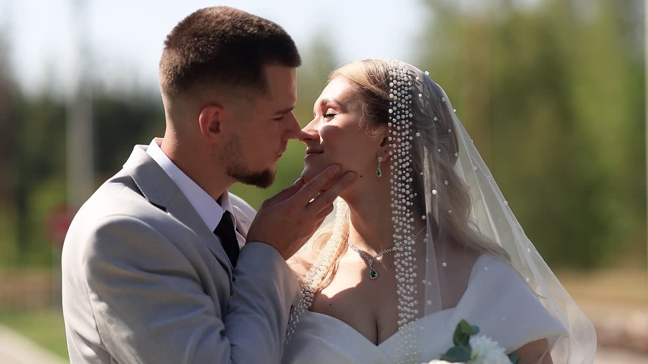 Свадебная видеосьемка молодоженов. Свадебный видеограф AlexFilms в Воронеже и по всей России