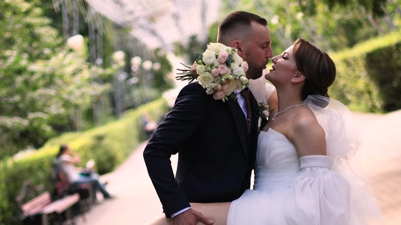 Свадебная видеосьемка молодоженов. Свадебный видеограф AlexFilms в Воронеже и по всей России