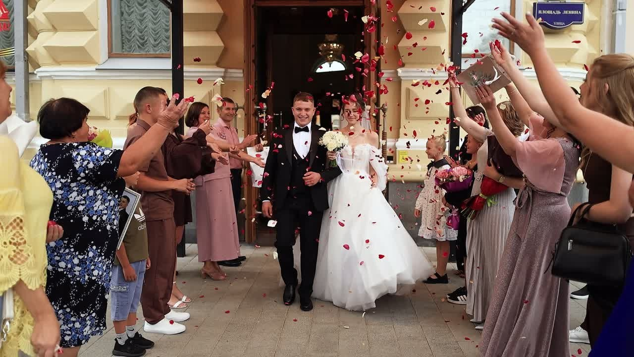 Здесь представленны видео с Загсов. Свадебный видеограф AlexFilms в Воронеже и по всей России