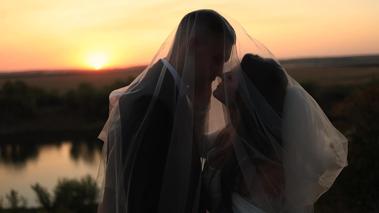 Свадебная видеосьемка молодоженов. Свадебный видеограф AlexFilms в Воронеже и по всей России