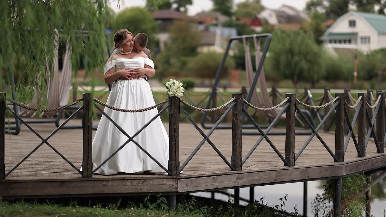 Свадебная видеосьемка молодоженов. Свадебный видеограф AlexFilms в Воронеже и по всей России