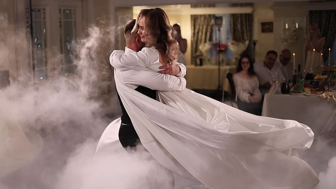 Проморолики для ведущих и не только. Свадебный видеограф AlexFilms в Воронеже и по всей России