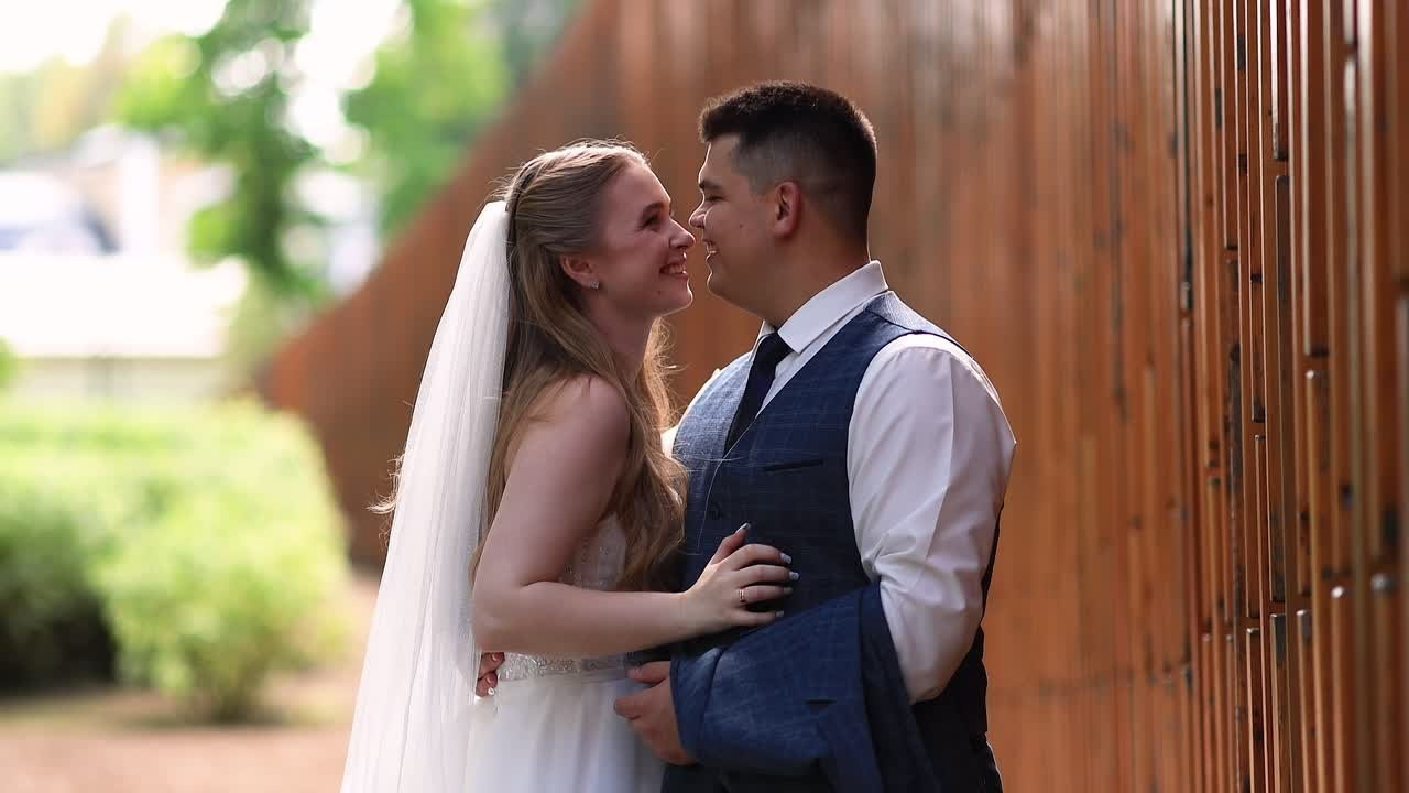 Свадебная видеосьемка молодоженов. Свадебный видеограф AlexFilms в Воронеже и по всей России