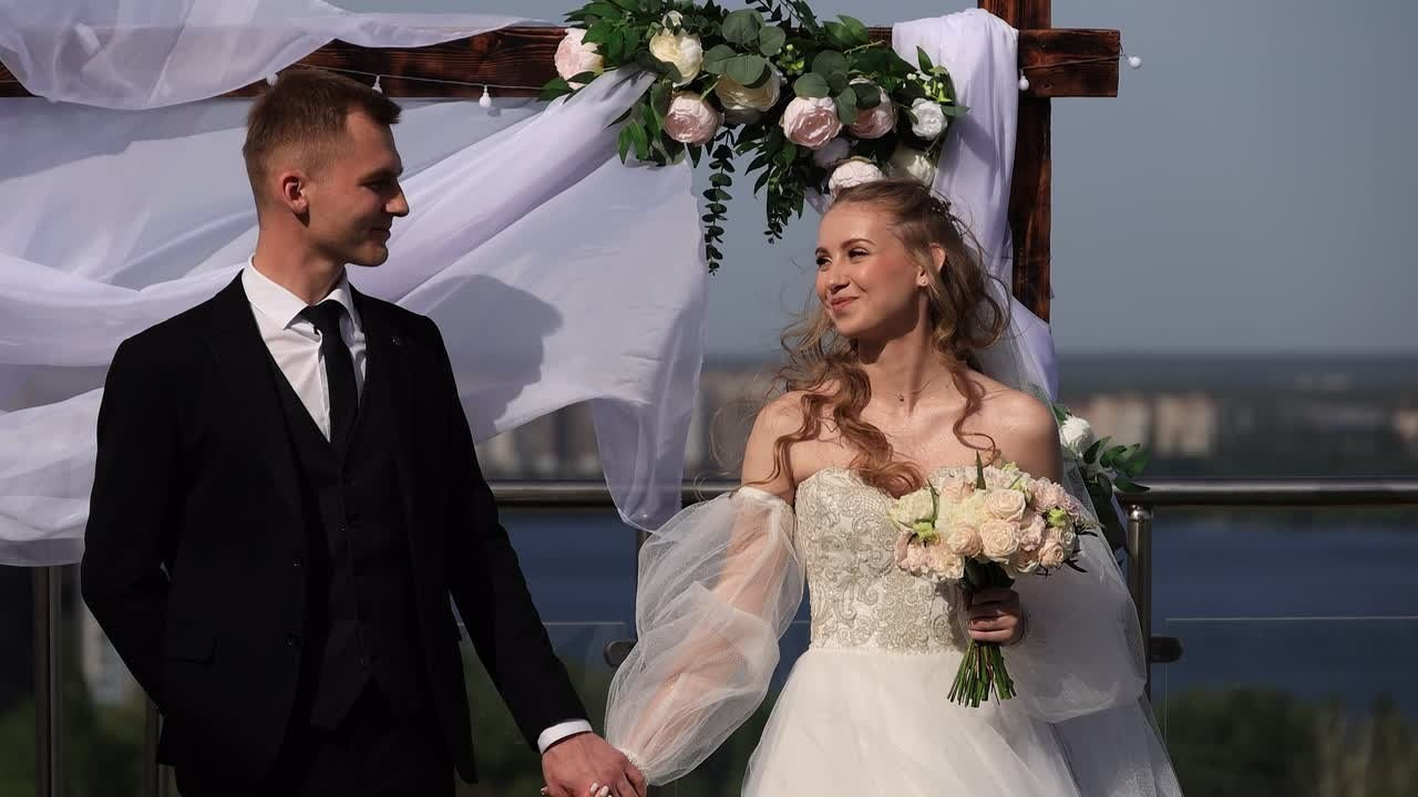 Свадебная видеосьемка молодоженов. Свадебный видеограф AlexFilms в Воронеже и по всей России