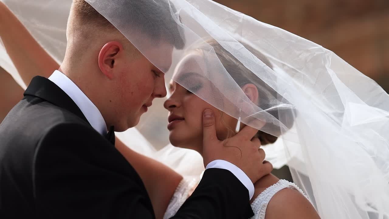 Свадебная видеосьемка молодоженов. Свадебный видеограф AlexFilms в Воронеже и по всей России