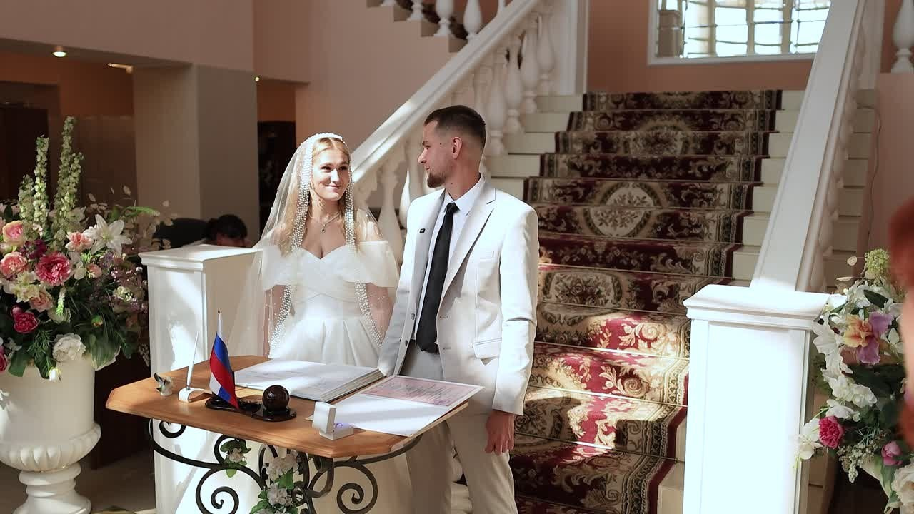 Здесь представленны видео с Загсов. Свадебный видеограф AlexFilms в Воронеже и по всей России