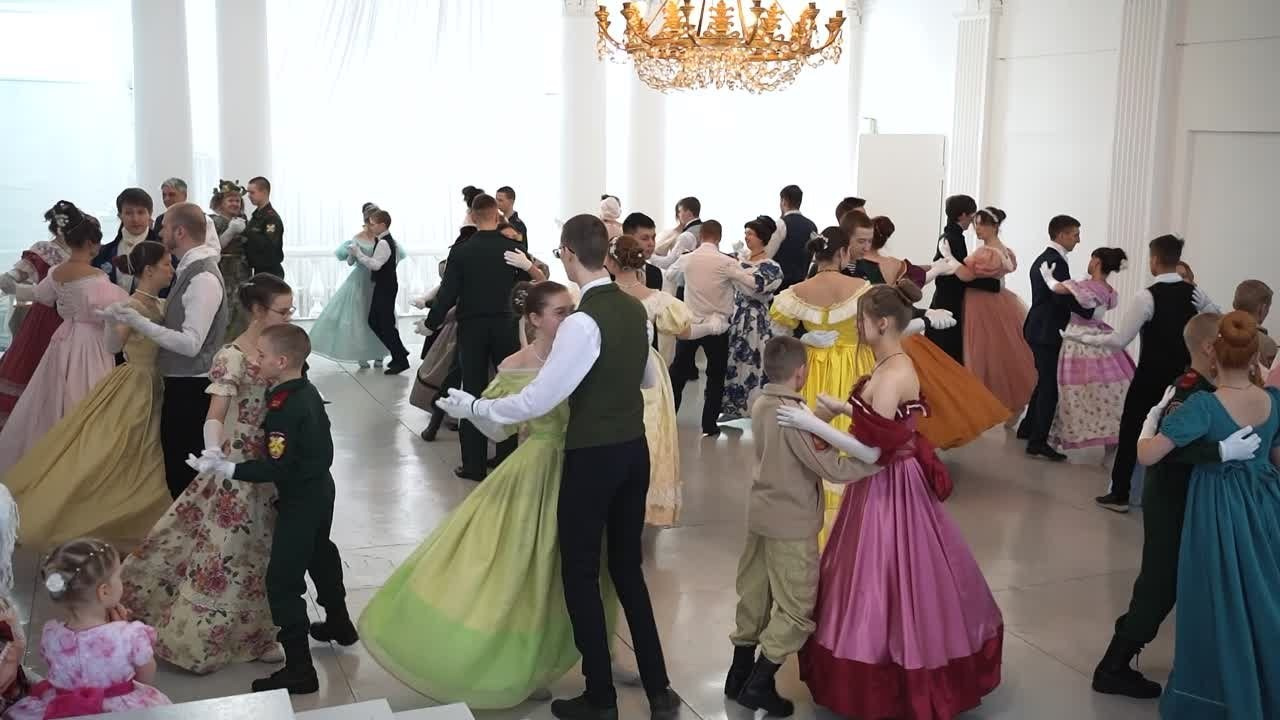 Видео снято в фотостудии «2 этаж»