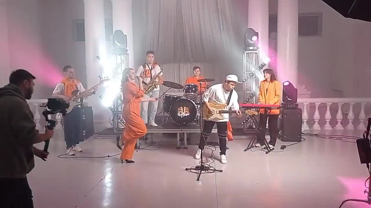 Видео снято в фотостудии «2 этаж»