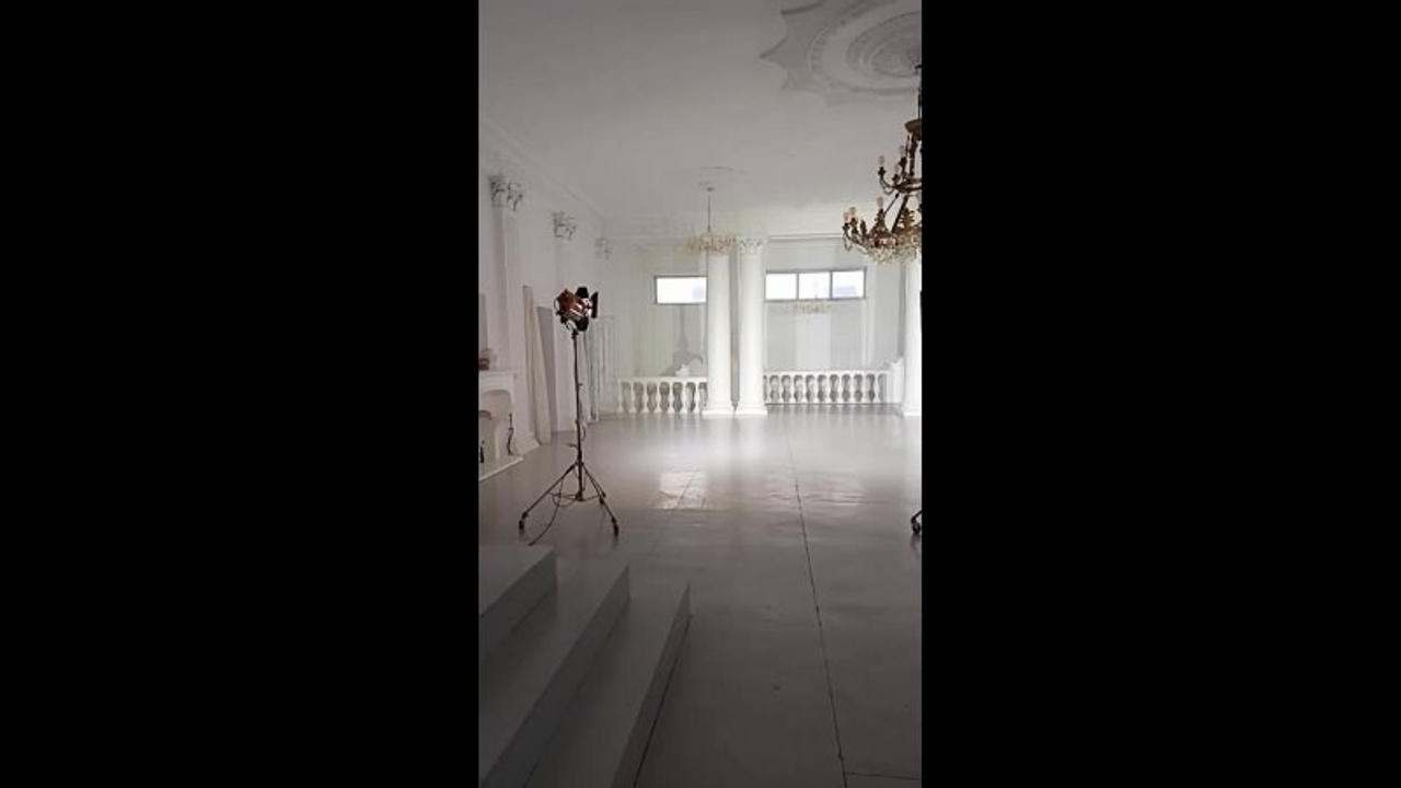 Видео снято в фотостудии «2 этаж»