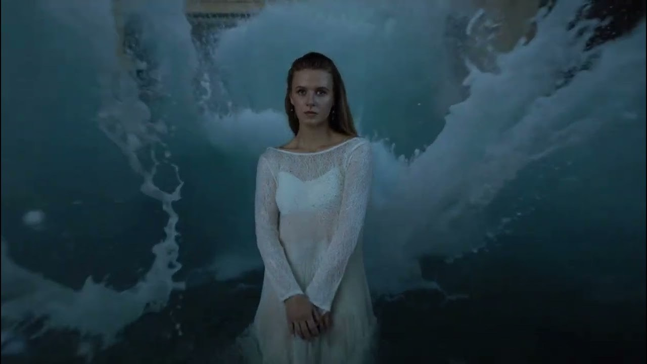 The silk and the tide. Elizabeth Marriott