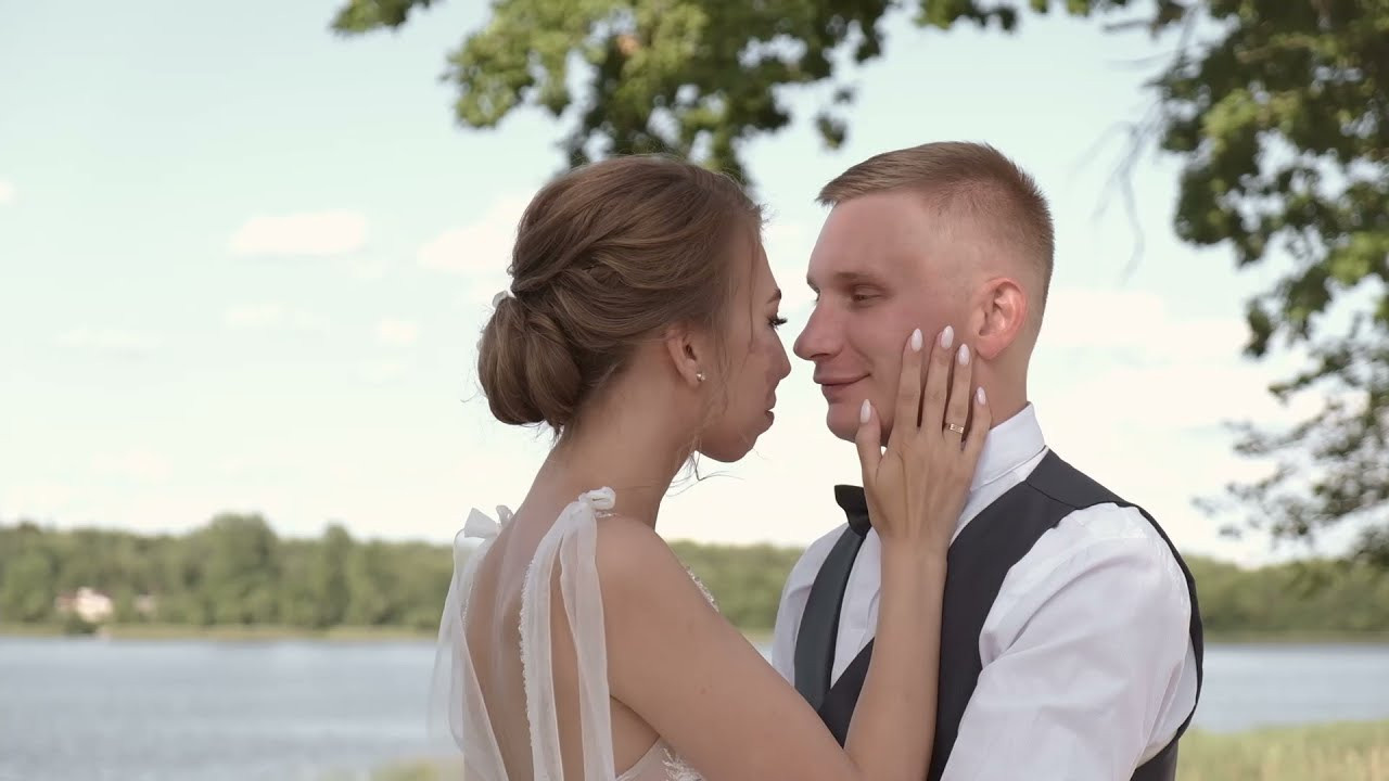 Фото и видео съёмка полного свадебного дня на усадьбе на берегу озера. Свадебный семейный фотограф и видеограф Гомель Минск Беларусь Европа