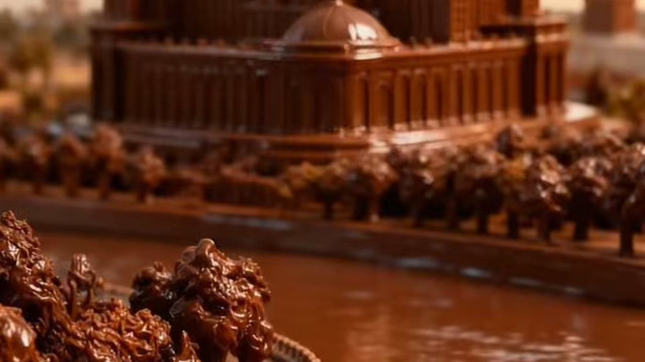 Нейровидео. Нейрокреатор и AI-преподаватель Лена Капуцин