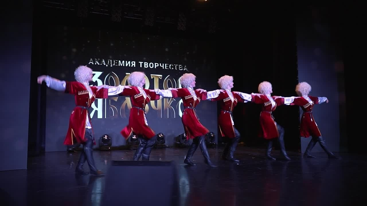 7 марта, ролик, г. Нефтеюганск. Золотое яблочко