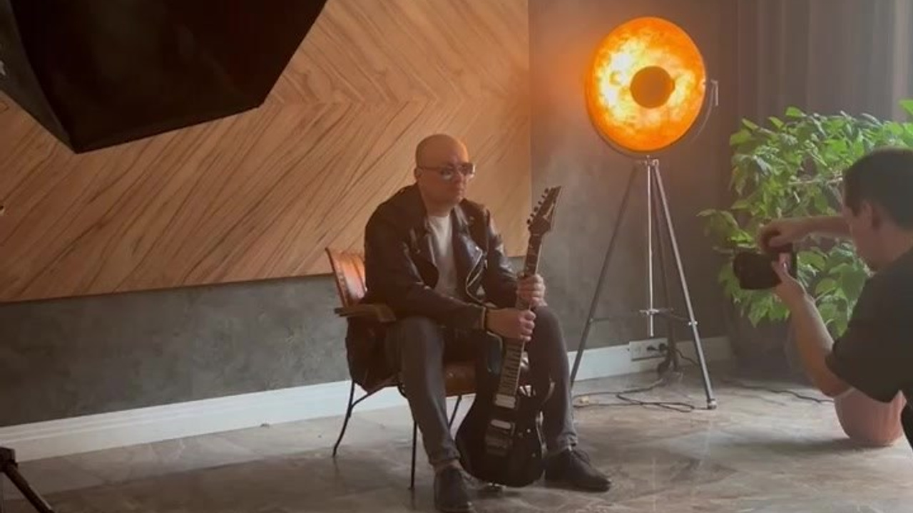 Бекстейджи со съёмок. Фотограф — Эрик Курятов