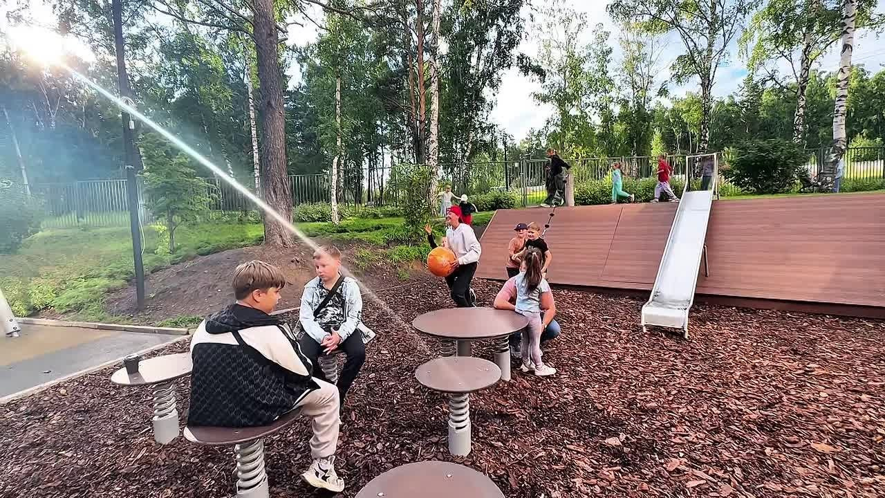 Разное. Я Ольга Казанцева, фотографирую снимаю ваши киноистории и печатаю фото и цифровые портреты на холсте