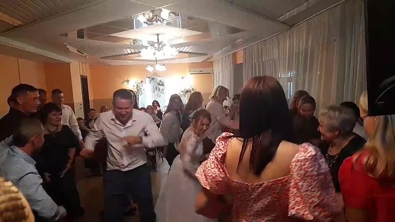 Ведущая на свадьбу Алена Пичкалева. Ведущий, Тамада, DJ, фото в Перми. Хорошее настроение