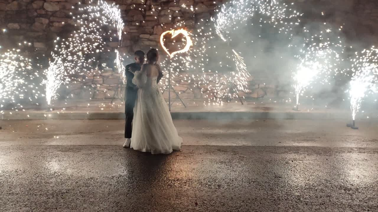 Пиротехнические вертушки. Огненно-пиротехническое шоу, салюты, пиротехника на ваш праздник!