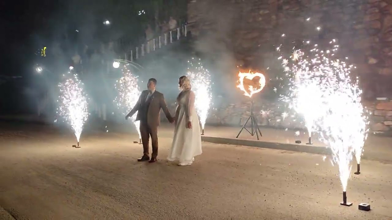 Пиротехническое оформление сердца. Огненно-пиротехническое шоу, салюты, пиротехника на ваш праздник!