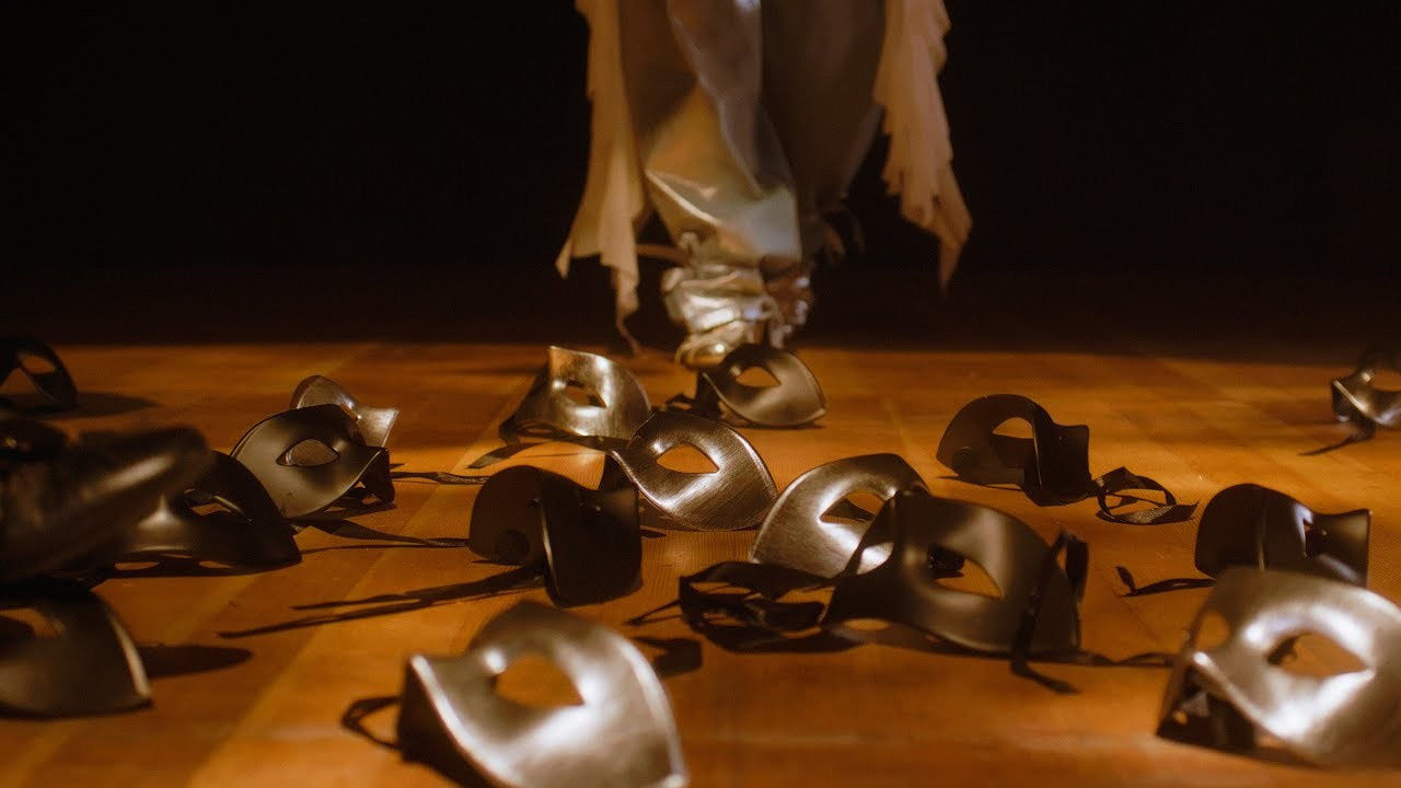 Elevate. Муз. клип «Маскарад». Сет дизайнер предметный фотограф в Москве Анна Андреева