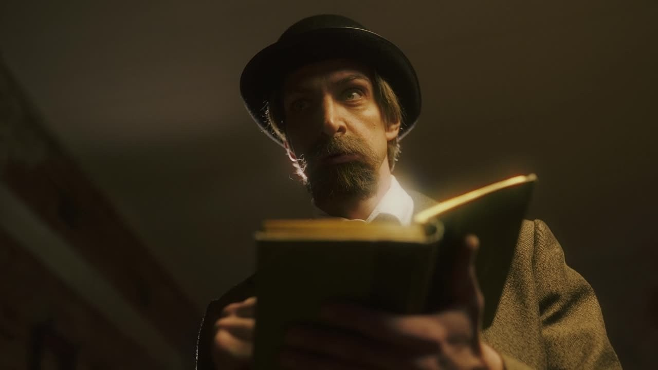 Киноработы оператора, режиссёра, монтажера и выдумщика Ивана Черных. Стрит-фотография, полная абсурда, идиотизма и красоты