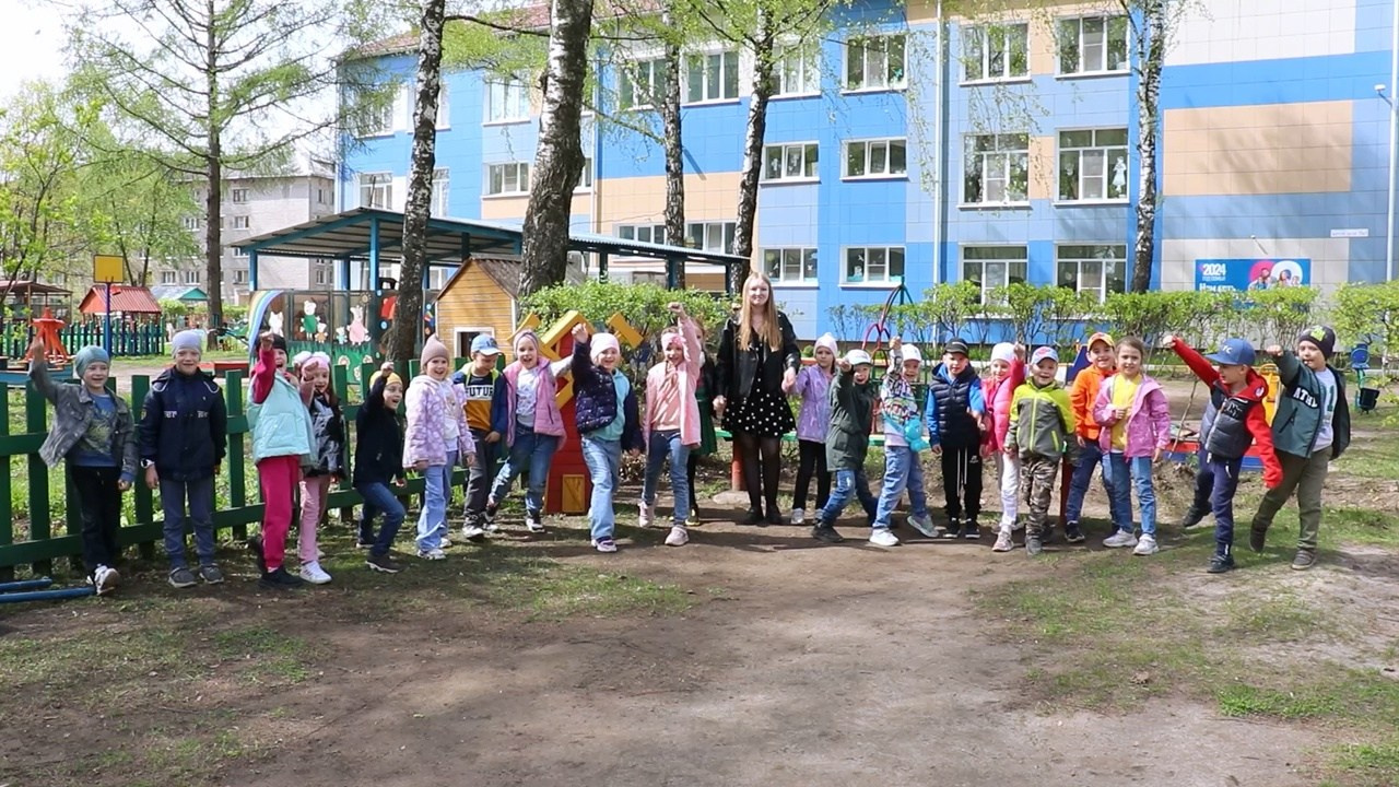 Один день из жизни группы. Выпускные альбомы и фильмы