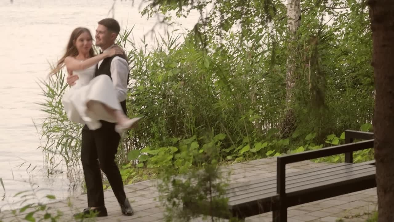 Свадебные фильмы. Кадры Искусства