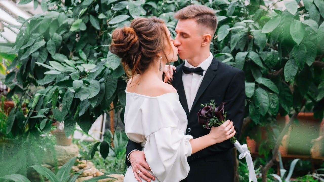 LOVE STORY. WEDDING PHOTOGRAPHER