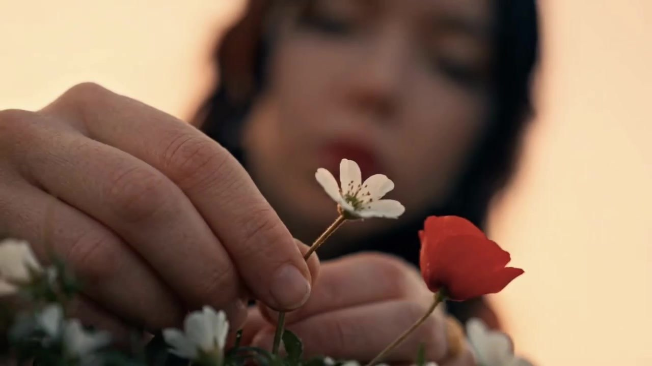 FIRELY FLOWER. МАРИЯ МОЧАЛÓВА | Арт-директор × AI-креатор