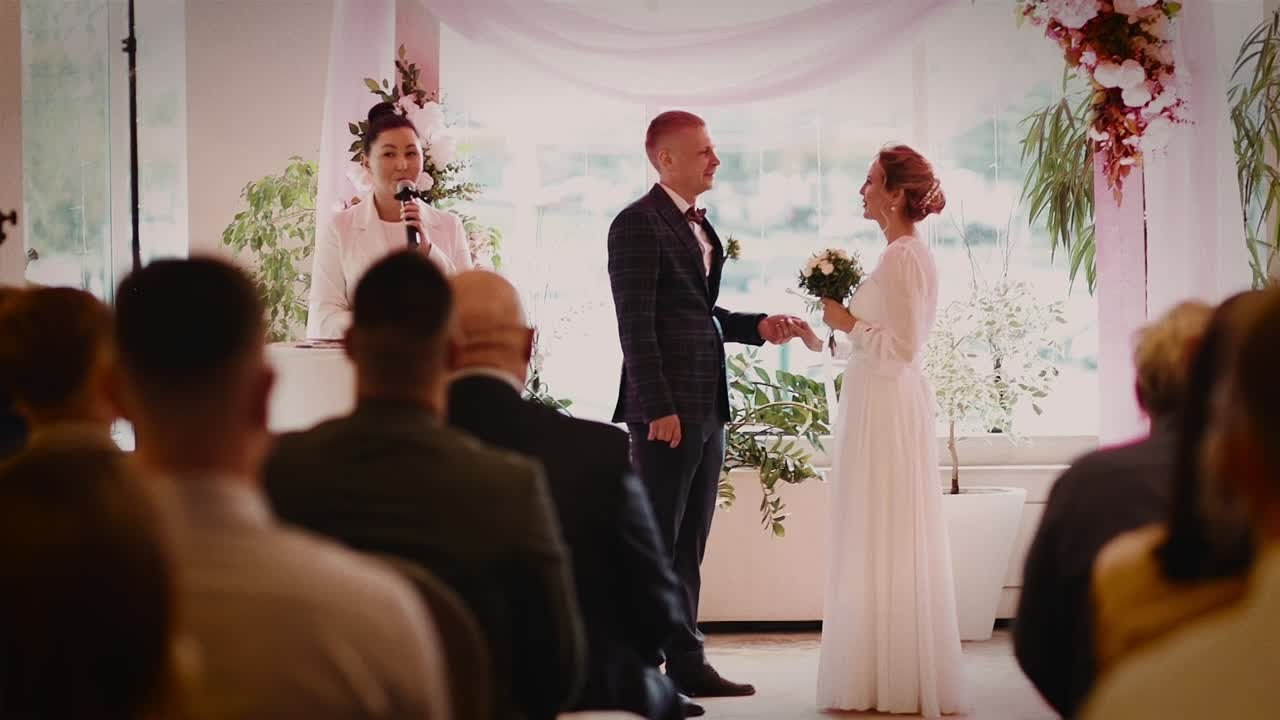 Видео. Профессиональный фотограф в Кирове Антон Суслов