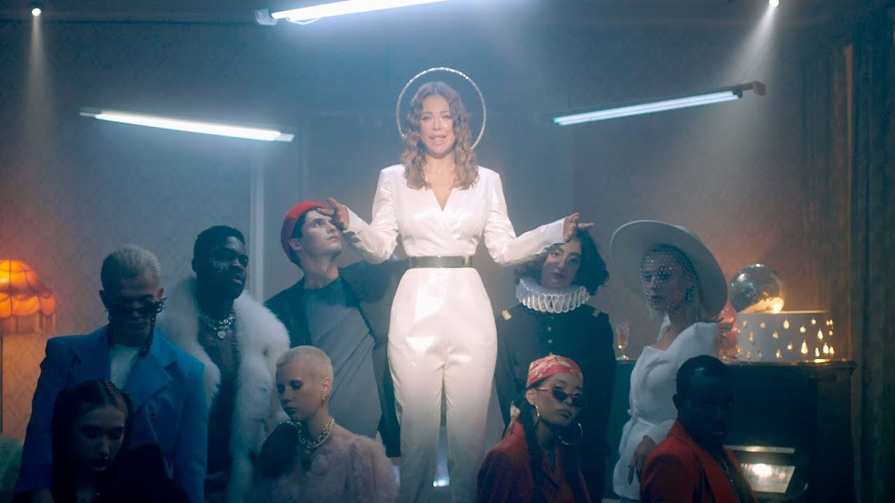 Ани Лорак — Страдаем и любим Музыкальный клип '20. Rischele