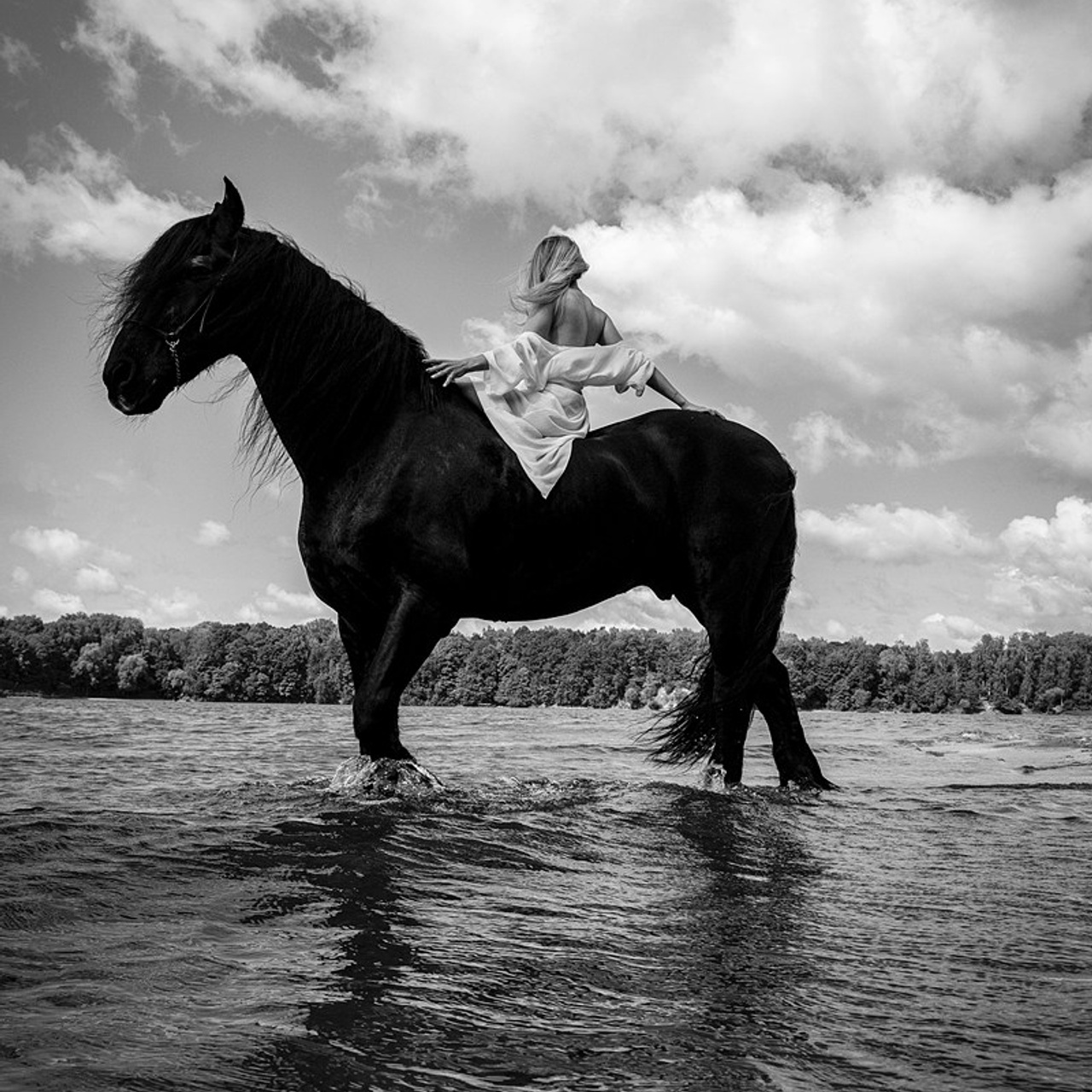 Эротико-драматический фотограф Маруся Скоробогатова