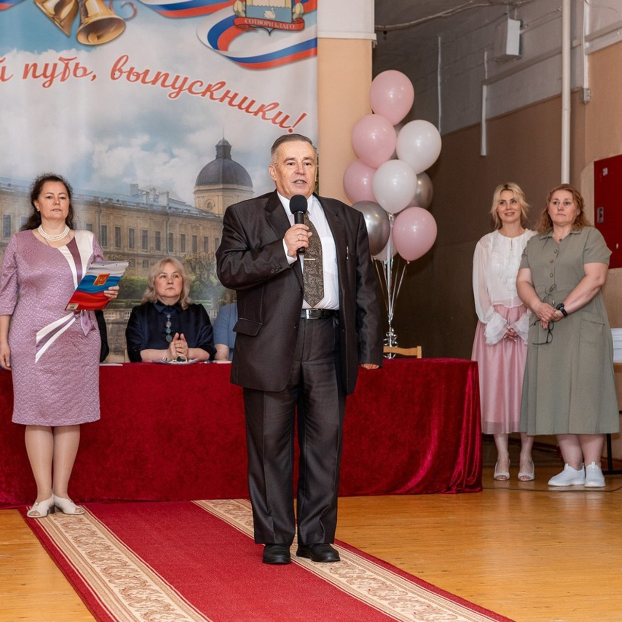 Фотограф Сергей Герасимов отзывы. Выпускные альбомы. Школьный и детский фотограф в Гатчине