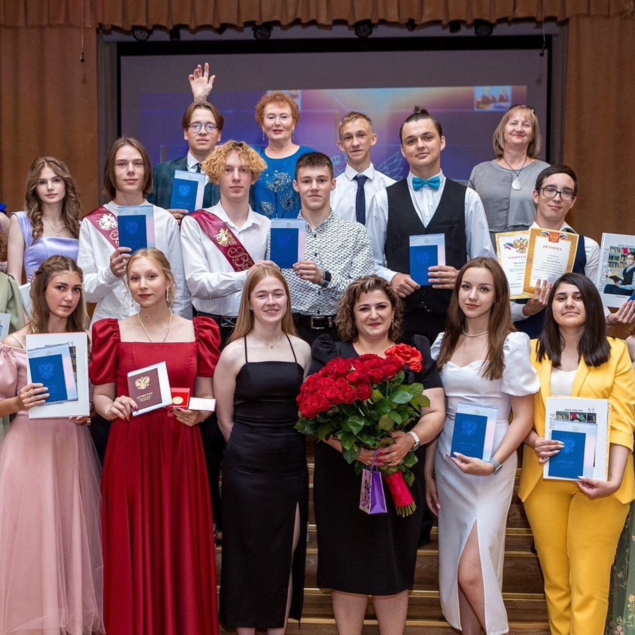 Фотограф Сергей Герасимов отзывы. Выпускные альбомы. Школьный и детский фотограф в Гатчине