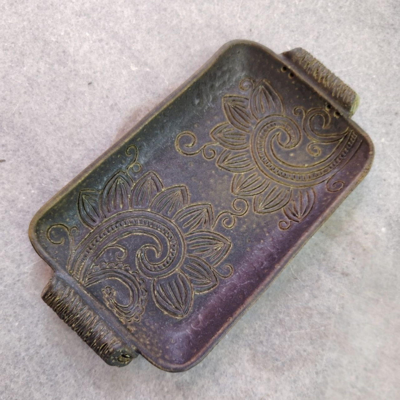 Тарелка прямоугольная восточный огурец с ручками. Мстинская Гончарня