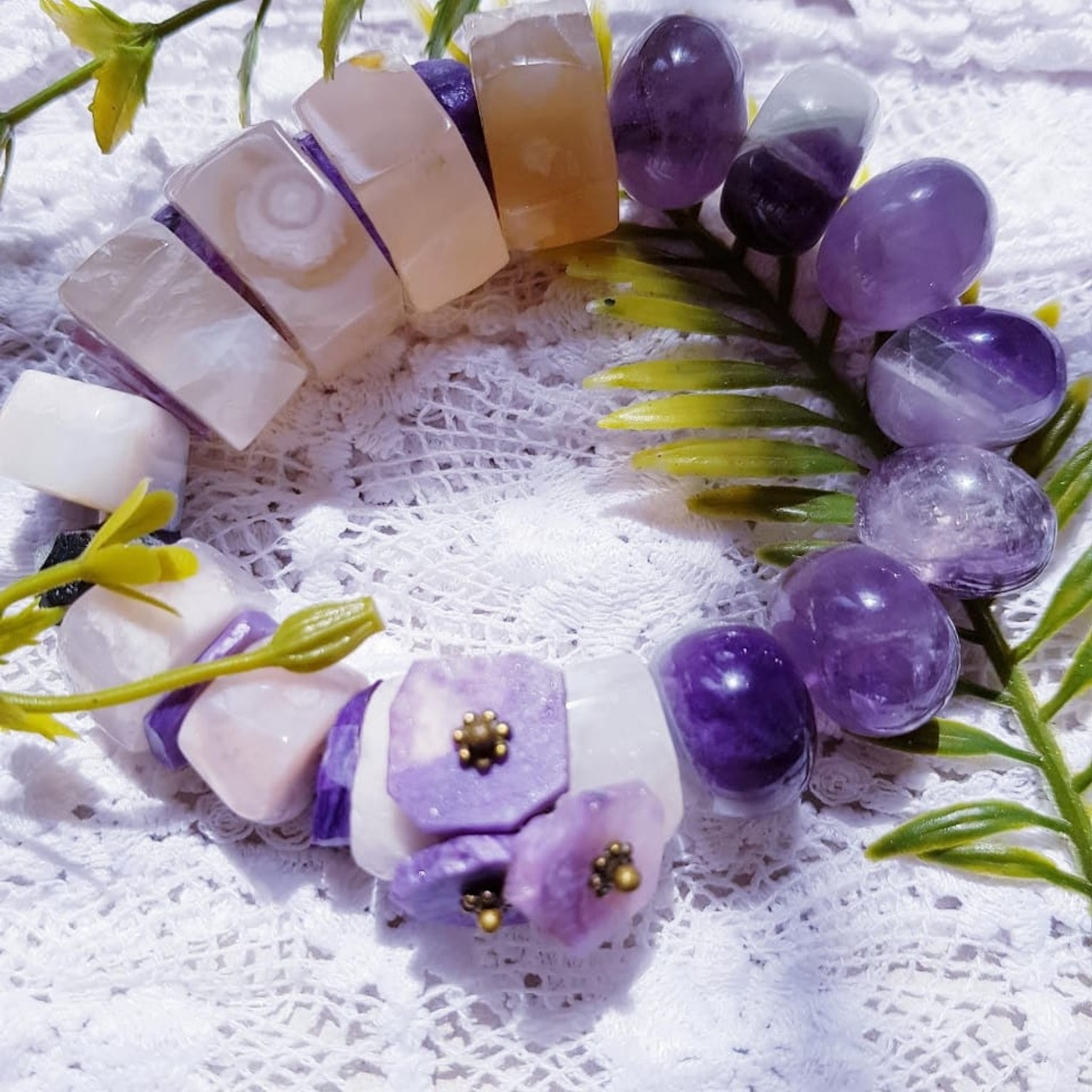 С натуральными камнями