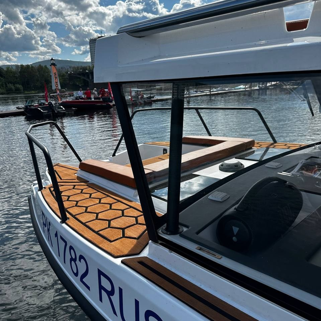 Алиса. RestPlace — парусные, премиум яхты, катера — аренда Красноярск