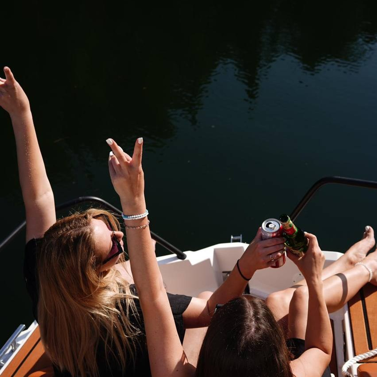 Алиса. RestPlace — парусные, премиум яхты, катера — аренда Красноярск