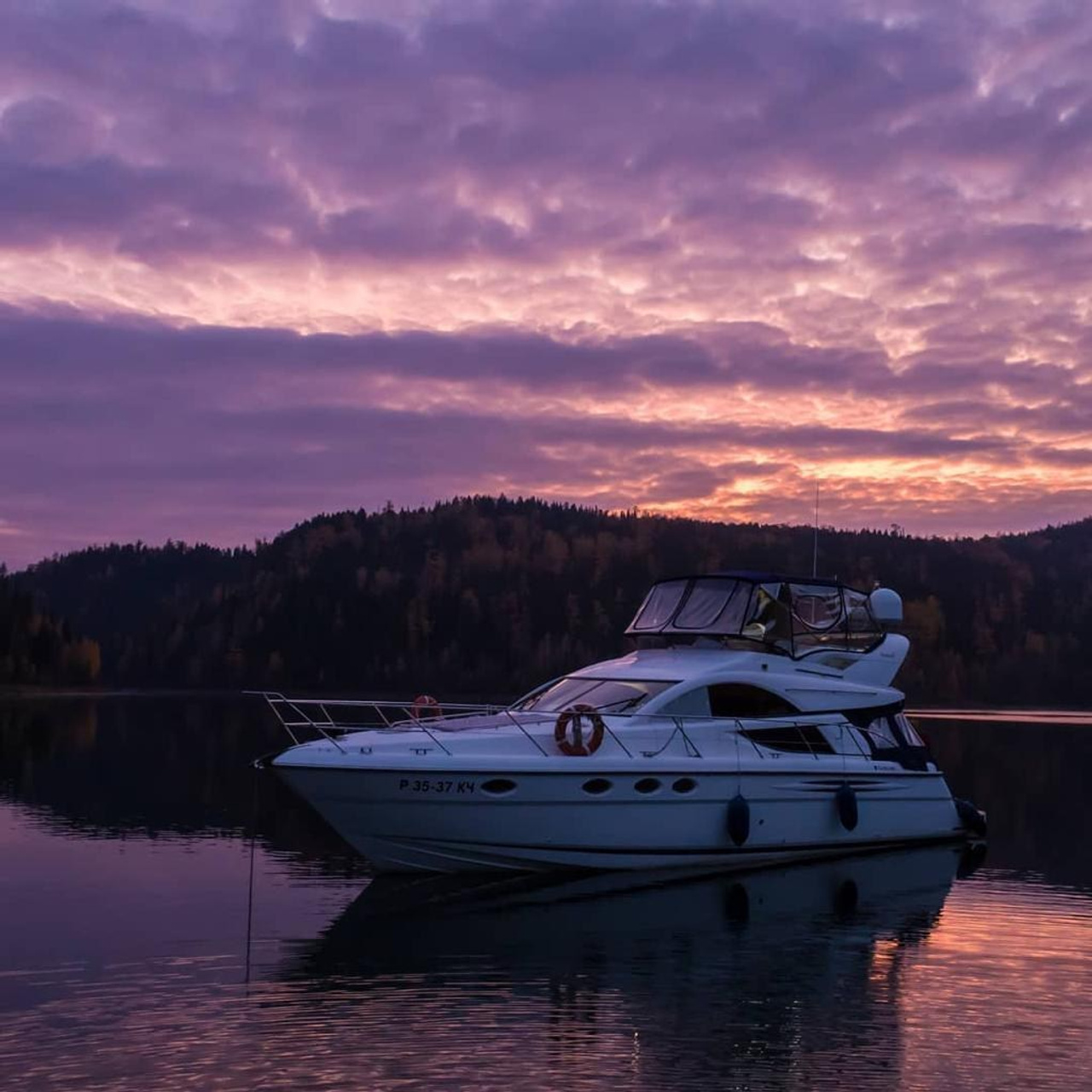 Фантом. RestPlace — парусные, премиум яхты, катера — аренда Красноярск