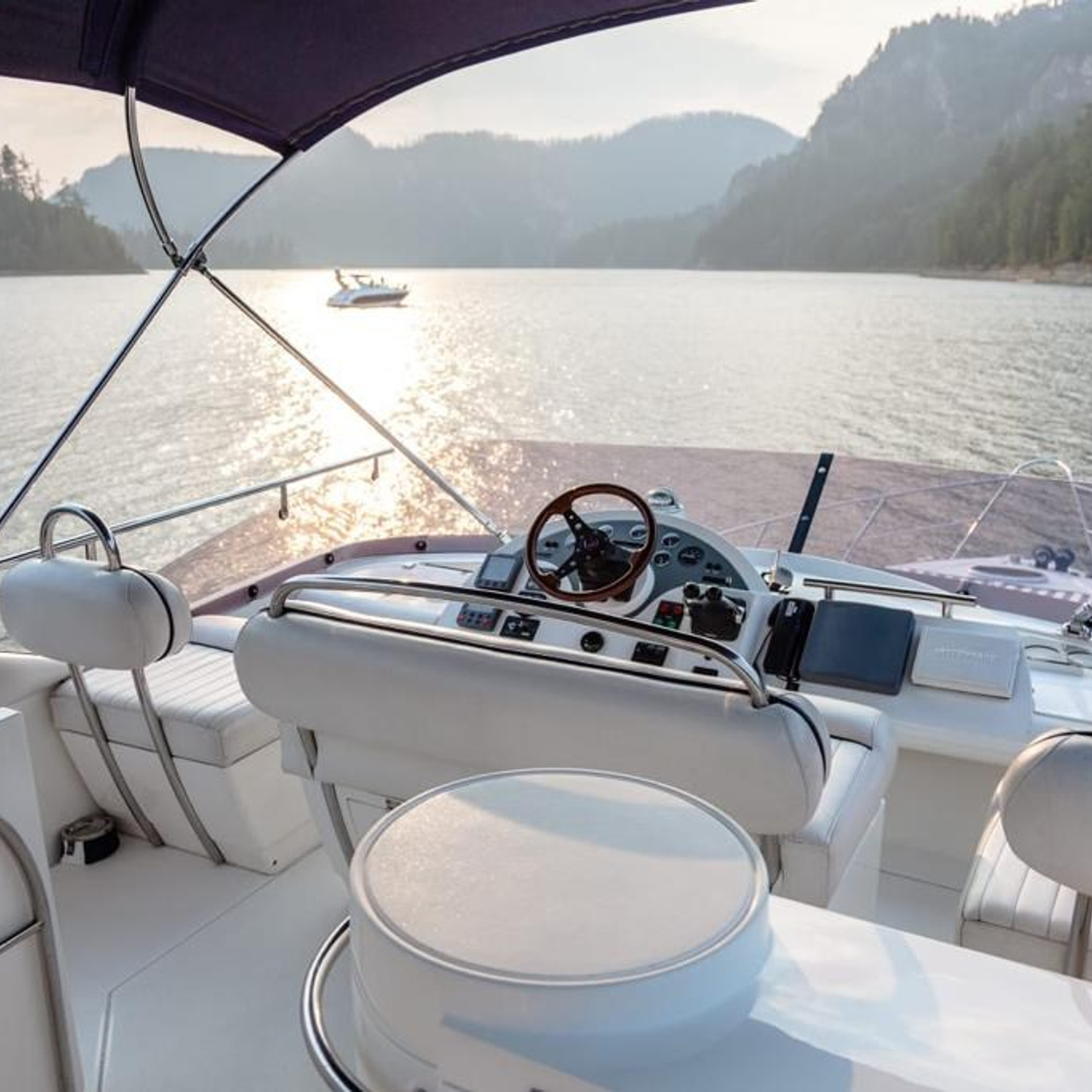 Фантом. RestPlace — парусные, премиум яхты, катера — аренда Красноярск