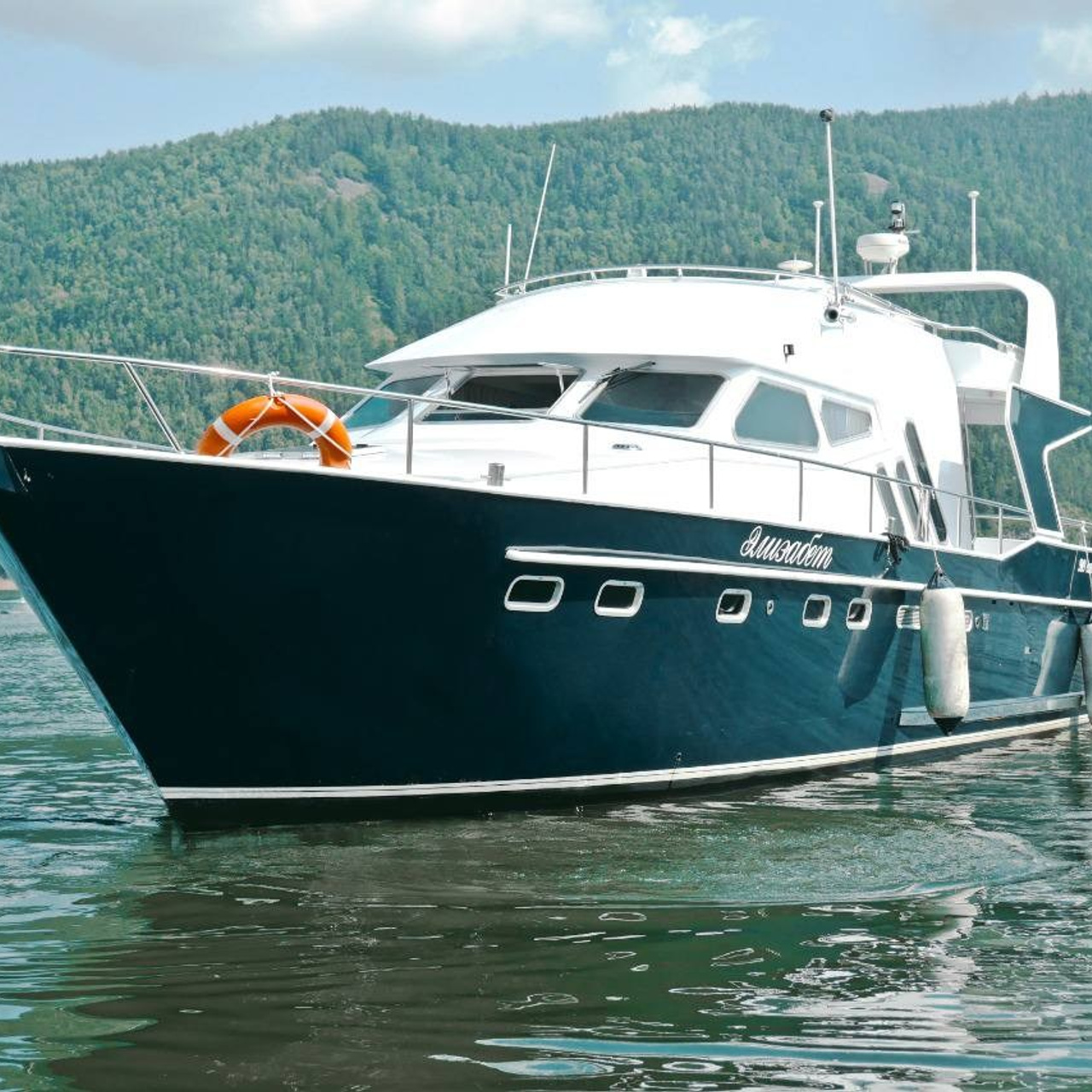 Элизабет. RestPlace — парусные, премиум яхты, катера — аренда Красноярск