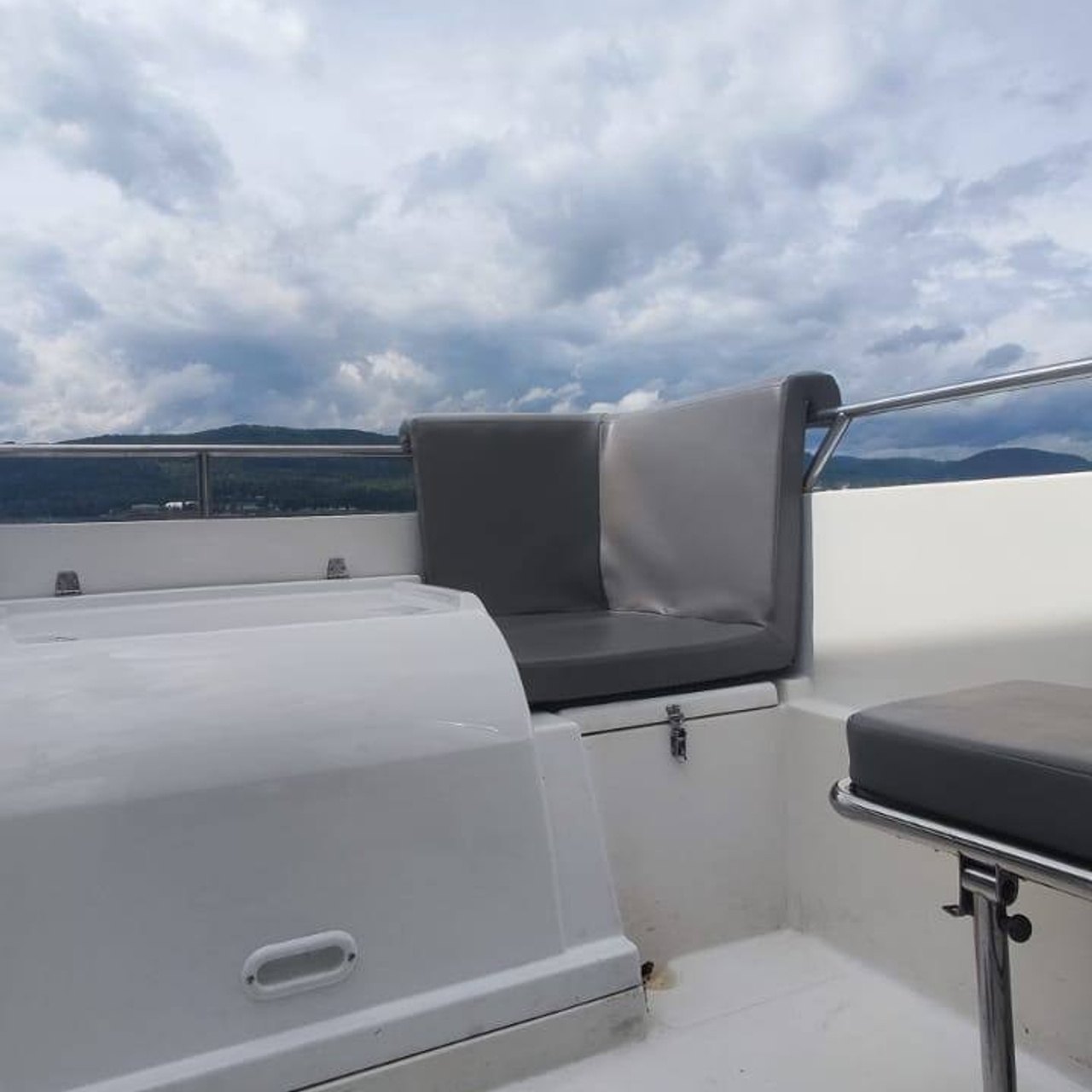 Катер 290. RestPlace — парусные, премиум яхты, катера — аренда Красноярск