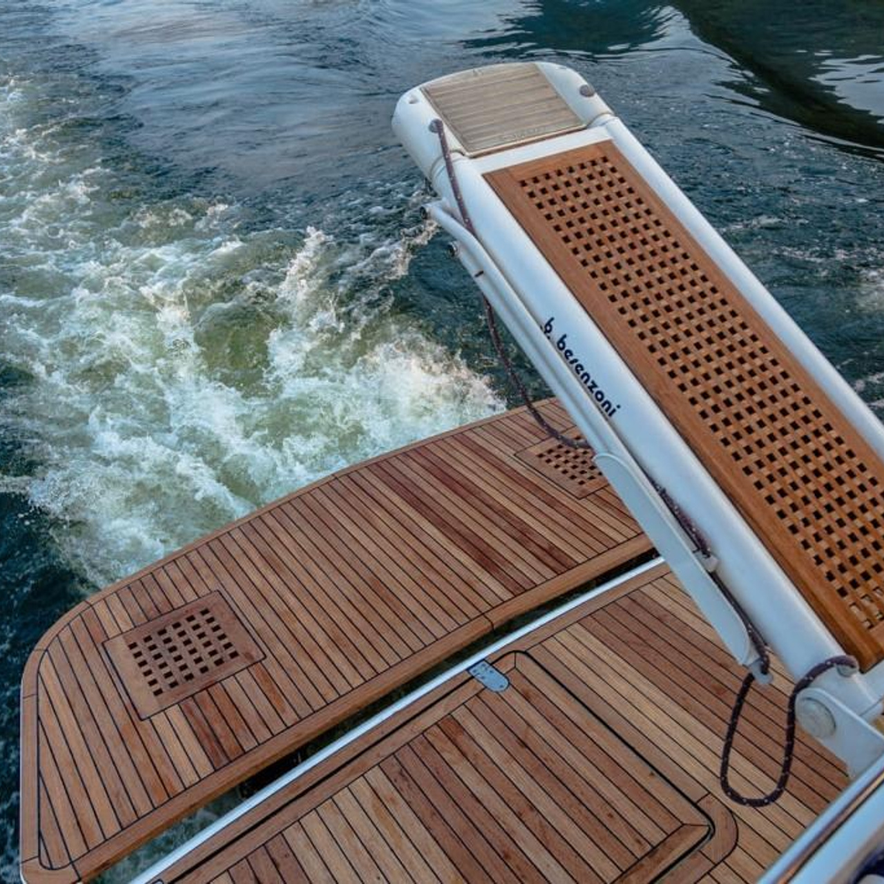 Фантом. RestPlace — парусные, премиум яхты, катера — аренда Красноярск