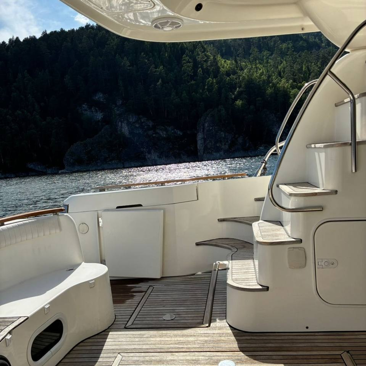 Престиж. RestPlace — парусные, премиум яхты, катера — аренда Красноярск