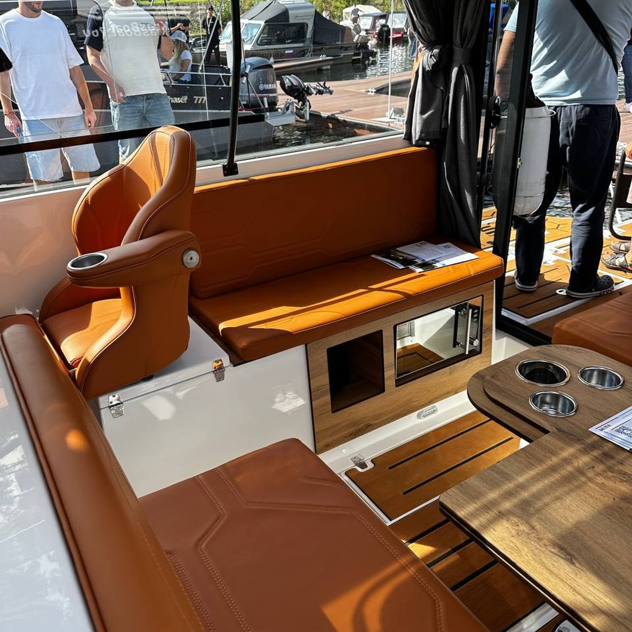 Алиса. RestPlace — парусные, премиум яхты, катера — аренда Красноярск