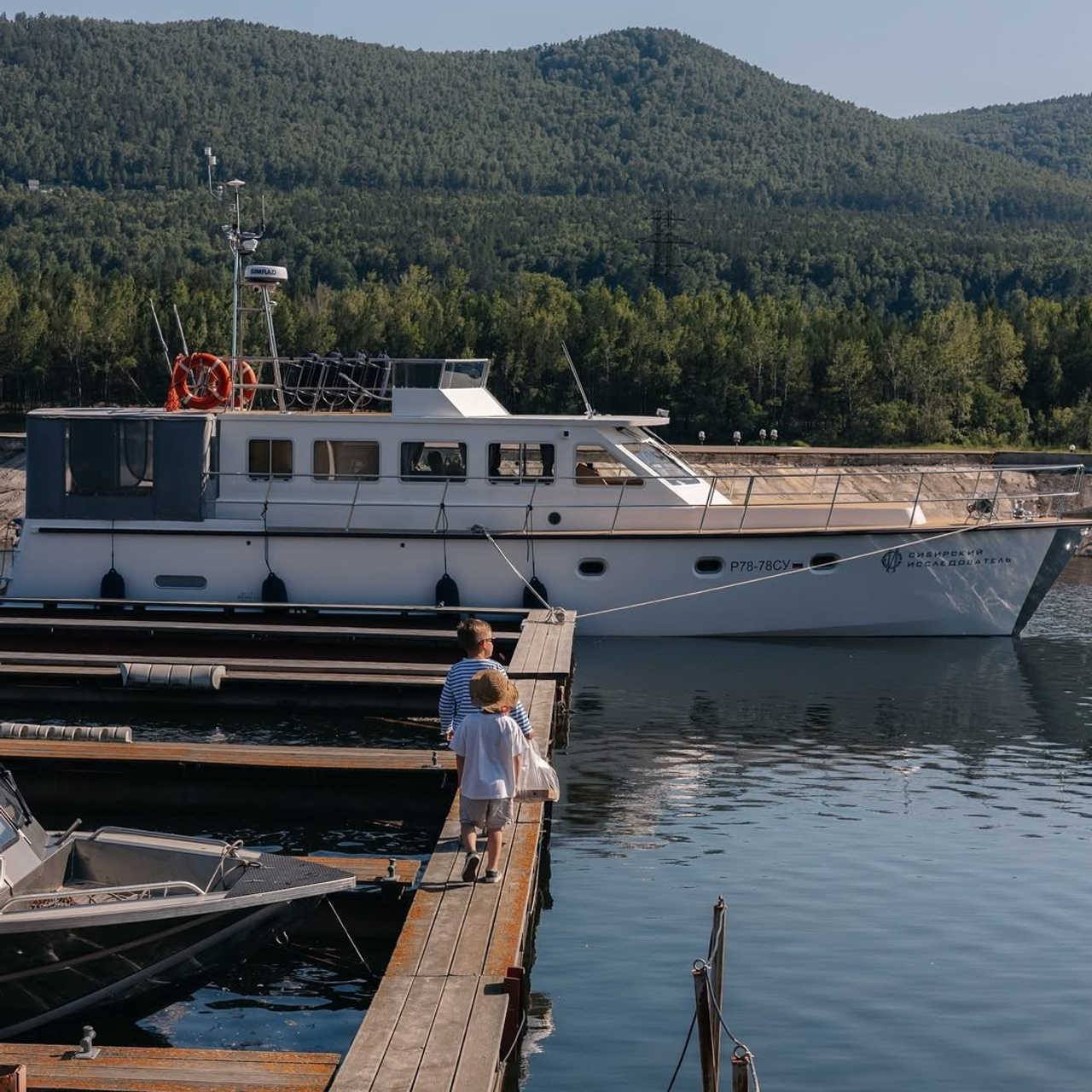 Сибирский исследователь. RestPlace — парусные, премиум яхты, катера — аренда Красноярск