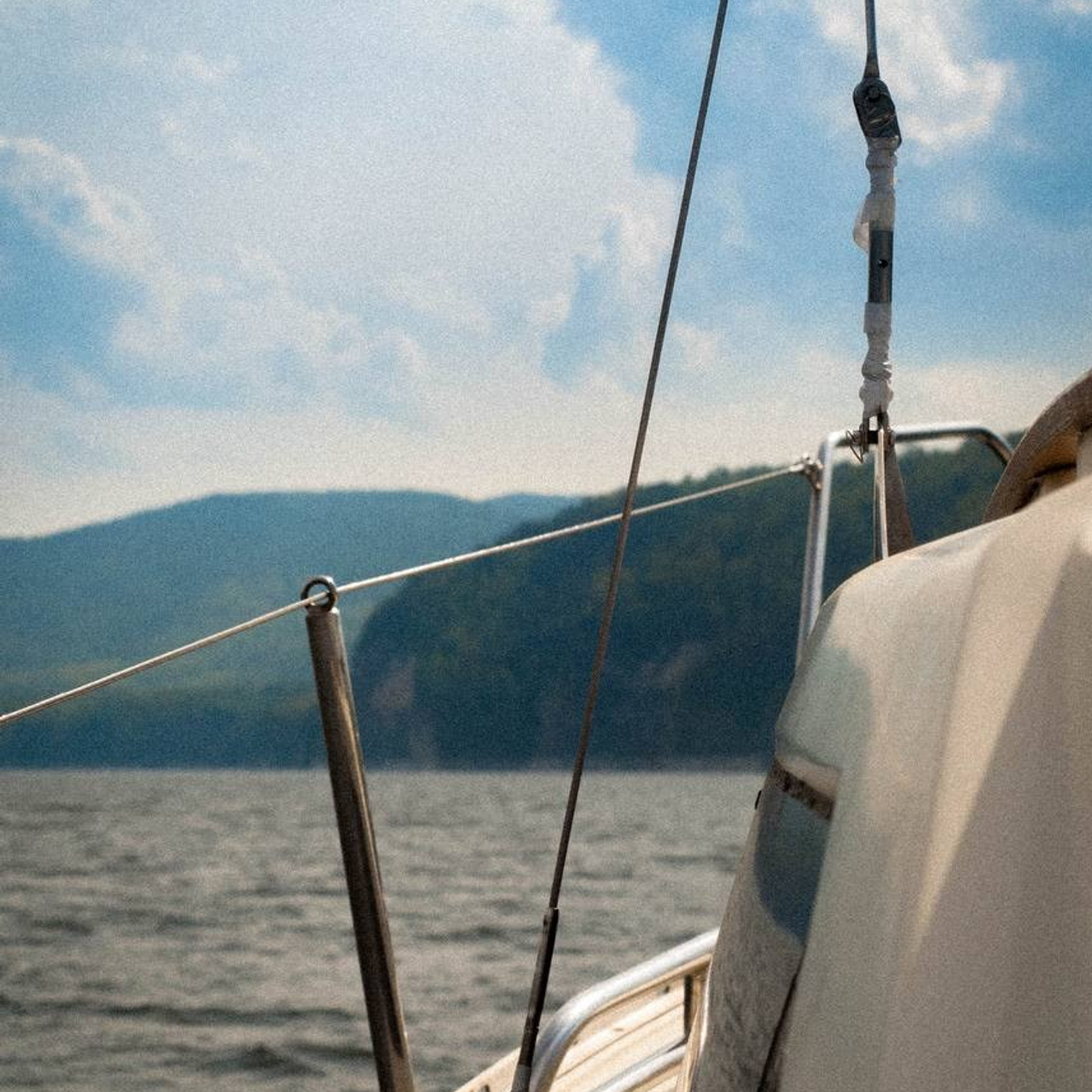 Чарли. RestPlace — парусные, премиум яхты, катера — аренда Красноярск