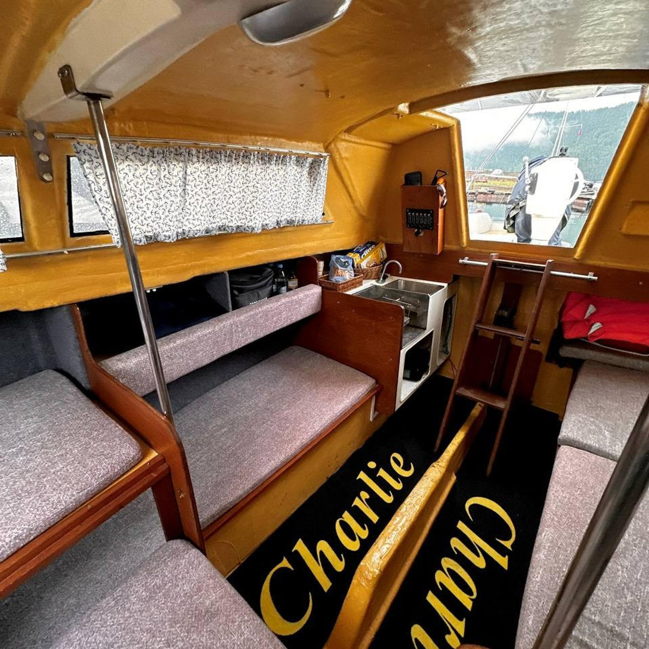 Чарли. RestPlace — парусные, премиум яхты, катера — аренда Красноярск